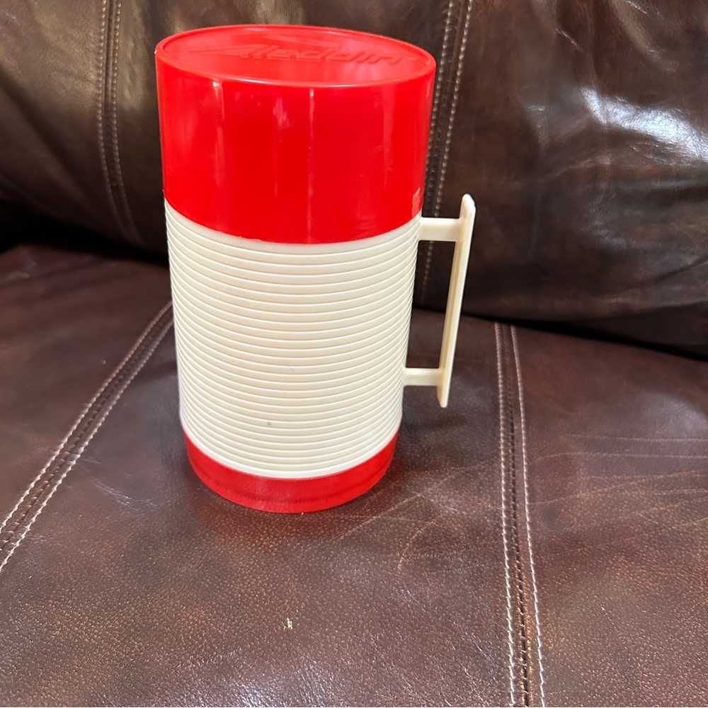 Vintage Aladdin Hy-Lo Thermos Bottle Red Cream Wide‎ Mouth Pint #44 WM1040P